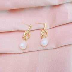 Baroque pearl earrings