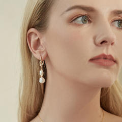 Baroque pearl earrings