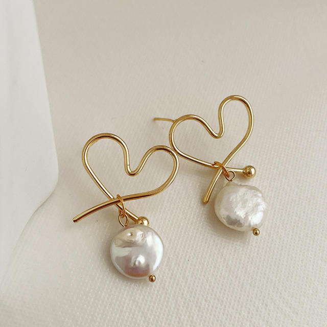 Baroque pearl metal heart hollow earrings
