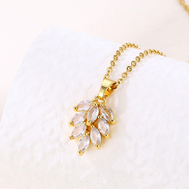 Fashionable diamond leaf pendant necklace