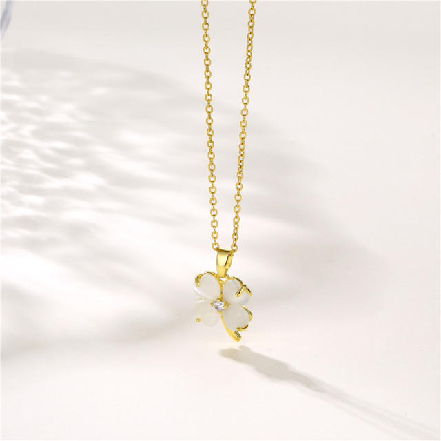 White color opal stone clover pendant necklace