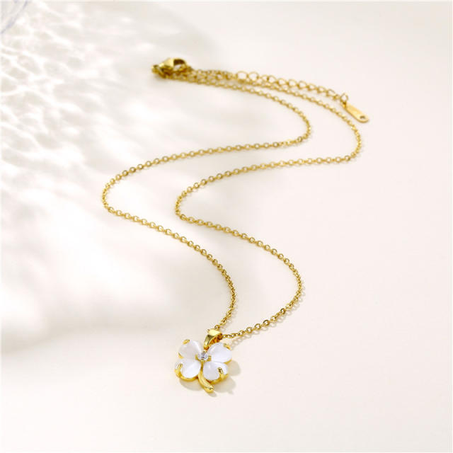White color opal stone clover pendant necklace