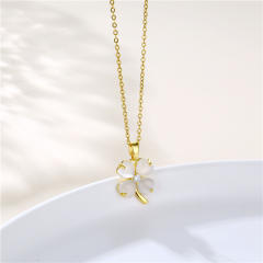 White color opal stone clover pendant necklace