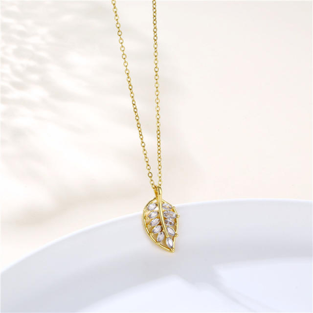 Cute diamond leaf stainless steel chain pendant necklace