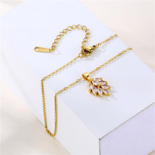 Fashionable diamond leaf pendant necklace