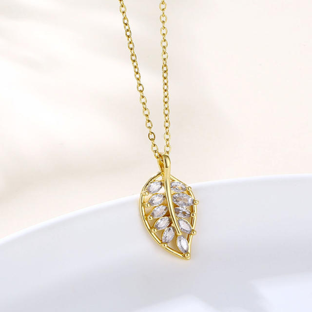 Cute diamond leaf stainless steel chain pendant necklace
