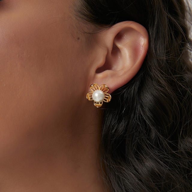 Korean fashion pearl flower real gold plated earrings
