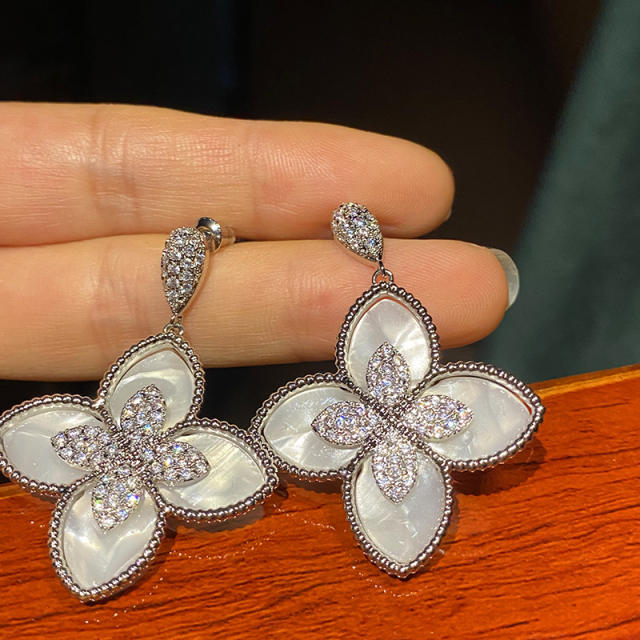 Luxury diamond shell clover earrings