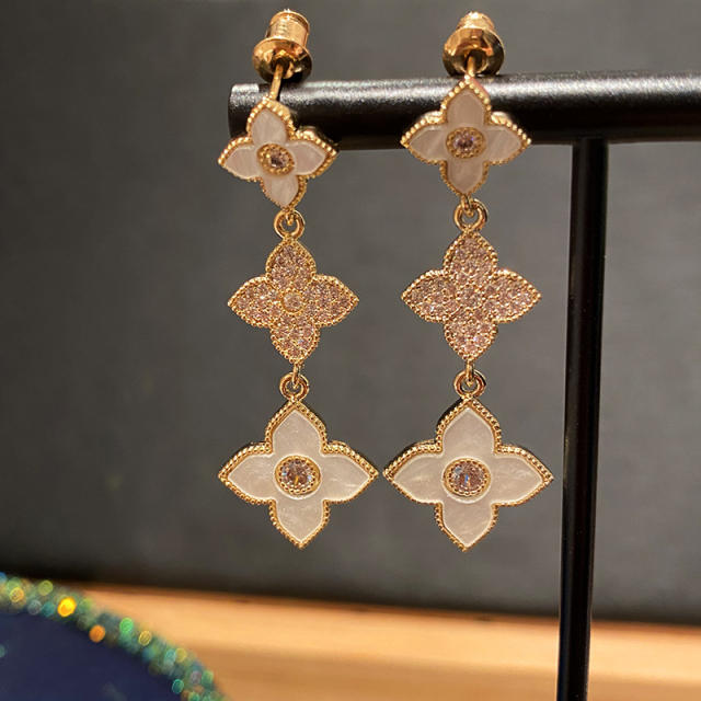 925 needle diamond clover white earrings