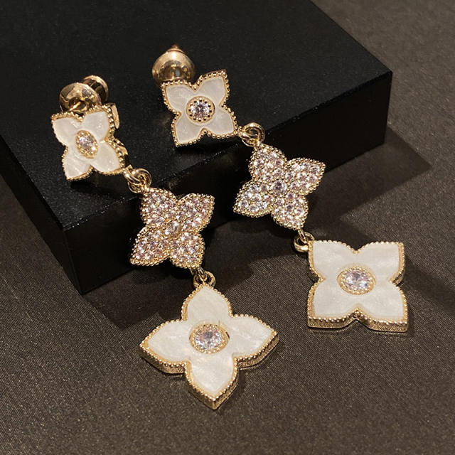 925 needle diamond clover white earrings