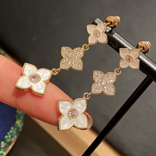 925 needle diamond clover white earrings