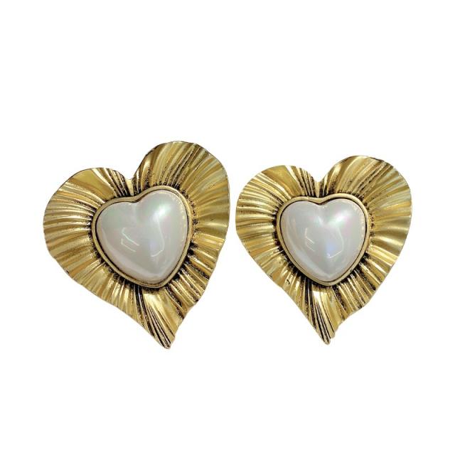 Vintage heart shape pearl studs earrings