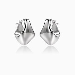 Vintage unique design metal feeling chunky huggie earrings