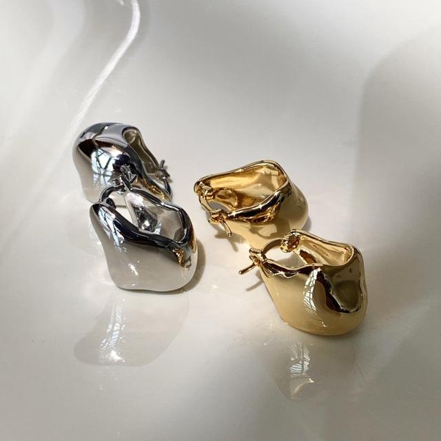 Vintage unique design metal feeling chunky huggie earrings