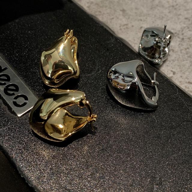 Vintage unique design metal feeling chunky huggie earrings
