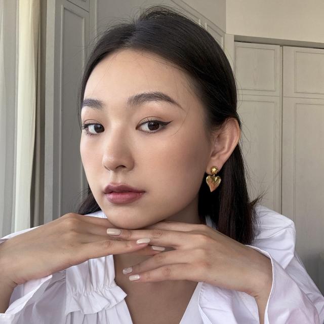Vintage frost heart metal feeling chunky earrings