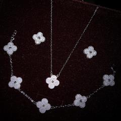 Luxury diamond clover necklace bracelet earrings