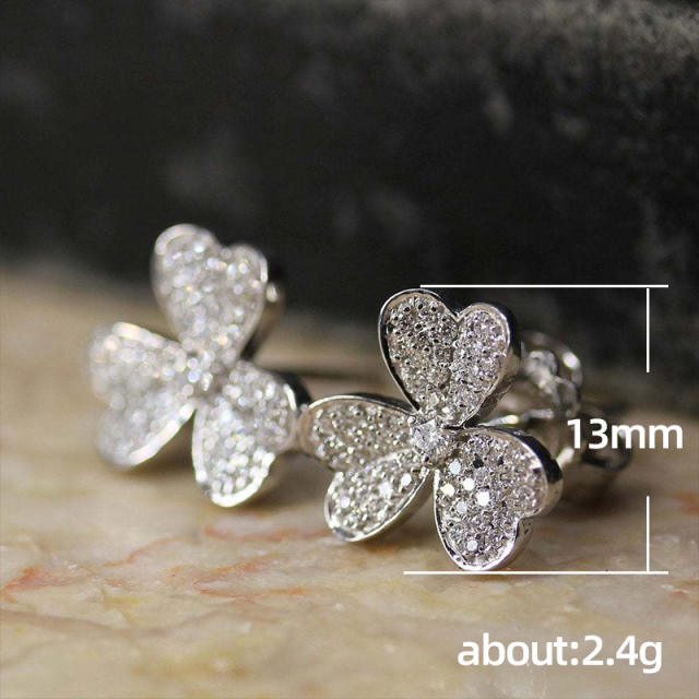 Elegant diamond clover studs earrings