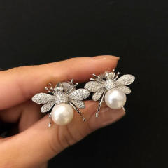 Vintage diamond bee shape studs earrings