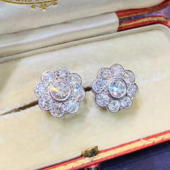 Concise elegant diamond flower studs earrings