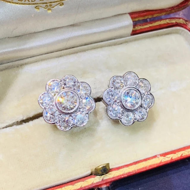 Concise elegant diamond flower studs earrings