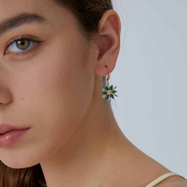 Occident fashion green color snowflake real gold plated earrings