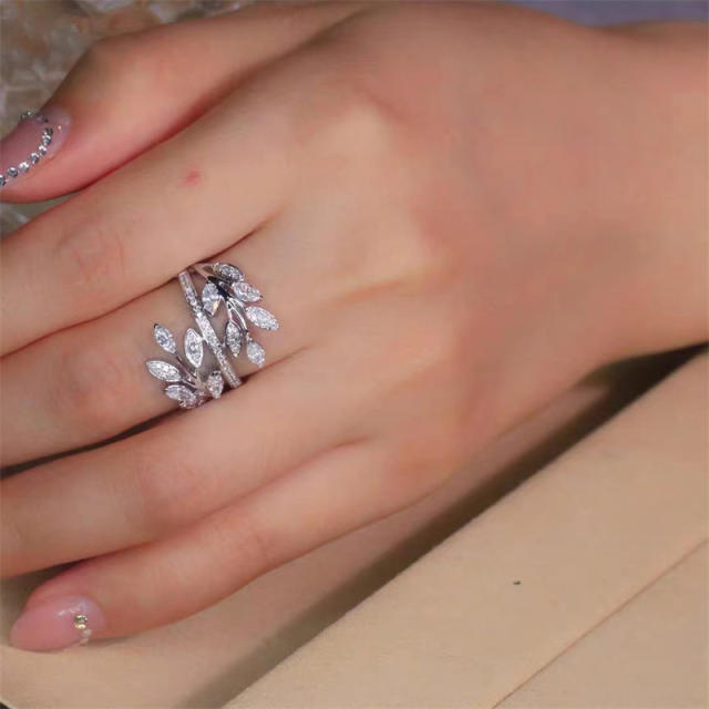 Luxury pave setting diamond leaf shape women rings