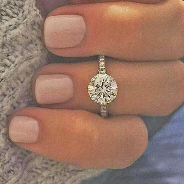 Classic diamond rings wedding rings