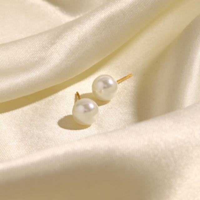 Elegant pearl studs earrings
