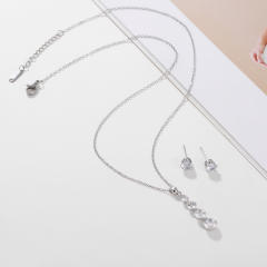 Concise diamond pendant necklace set