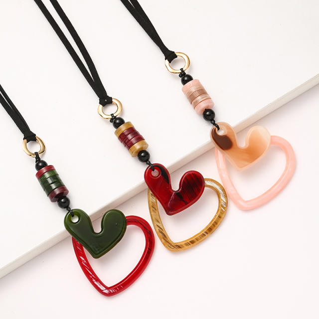 Natural trend hollow heart acrylic pendant necklace