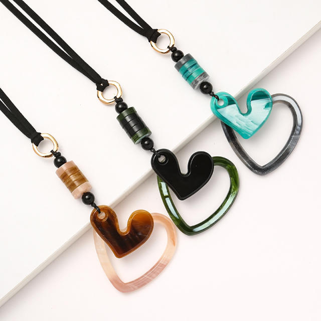Natural trend hollow heart acrylic pendant necklace
