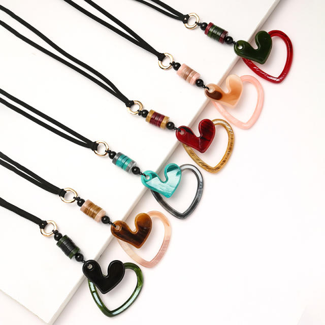 Natural trend hollow heart acrylic pendant necklace