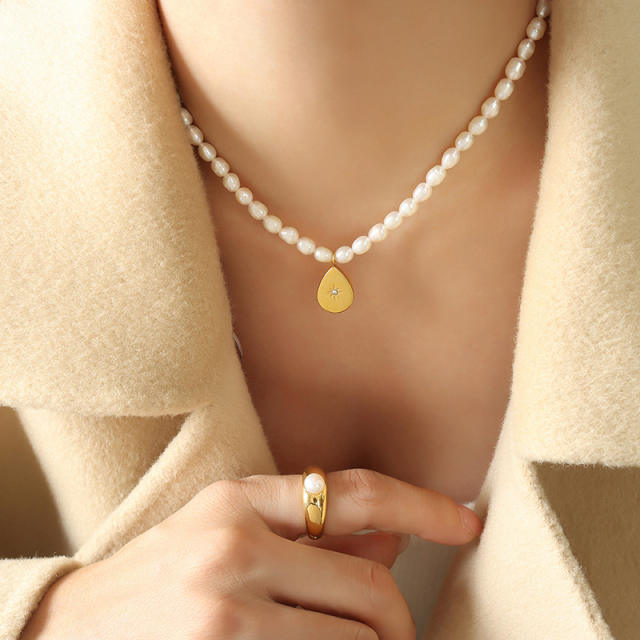 Elegant stainless steel drop pendant water pearl necklace