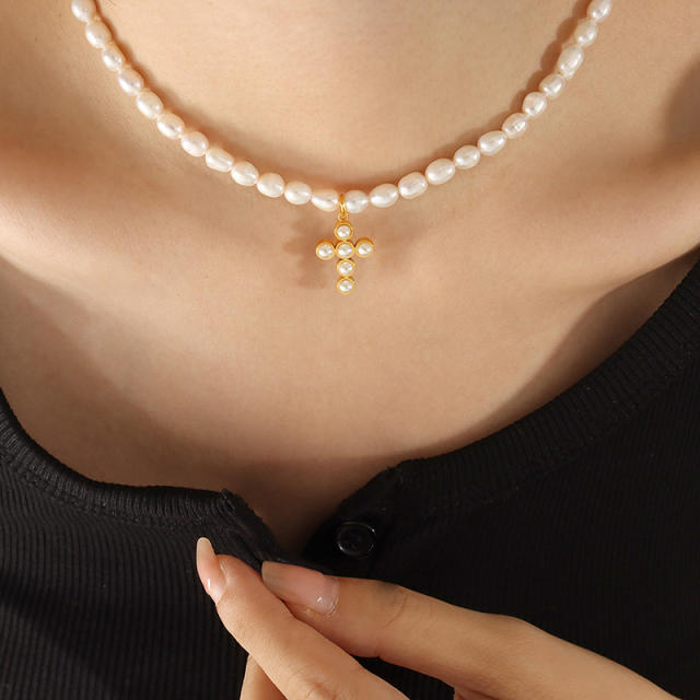 Elegant water pearl beads tiny cross choker necklace