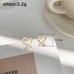 Korean fashion pearl beaded heart studs earrings