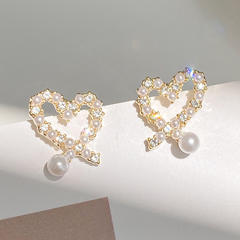 Korean fashion pearl beaded heart studs earrings