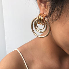 Geometric circle earrings