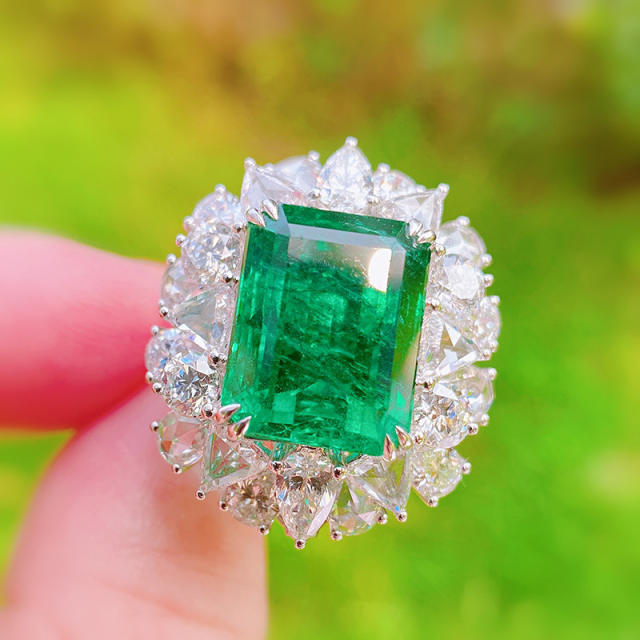 Elegant hot sale emerald rings for women