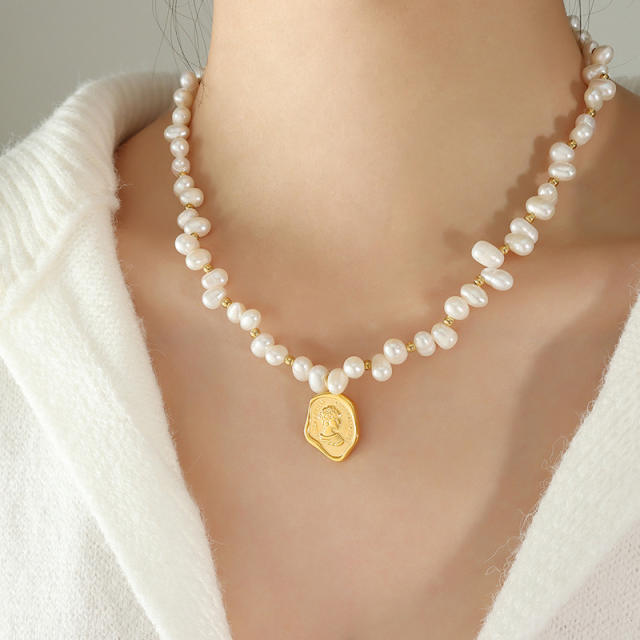 French trend baroque pearl bead necklace
