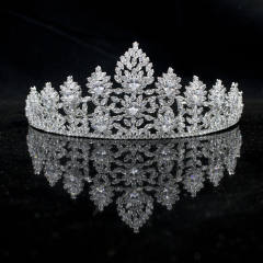Concise luxury pave setting cubic zircon diamond crown
