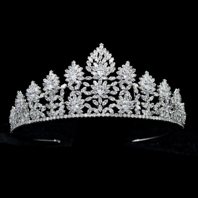 Concise luxury pave setting cubic zircon diamond crown