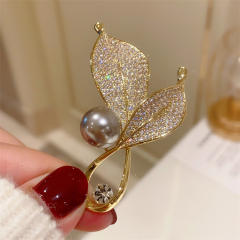 Korean fashion gray pearl diamond leaf brooch