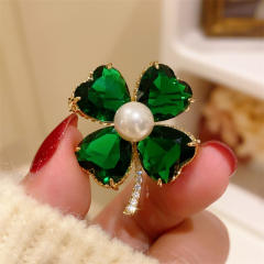 Vintage emerald clover women brooch