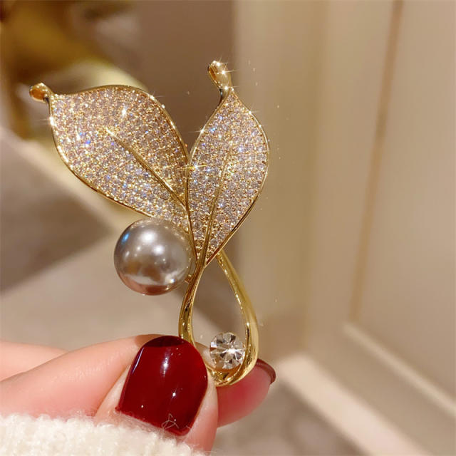 Korean fashion gray pearl diamond leaf brooch