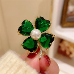 Vintage emerald clover women brooch