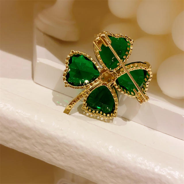 Vintage emerald clover women brooch