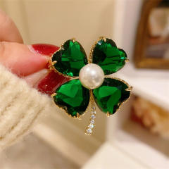 Vintage emerald clover women brooch