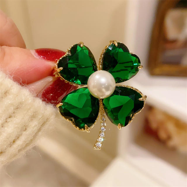 Vintage emerald clover women brooch
