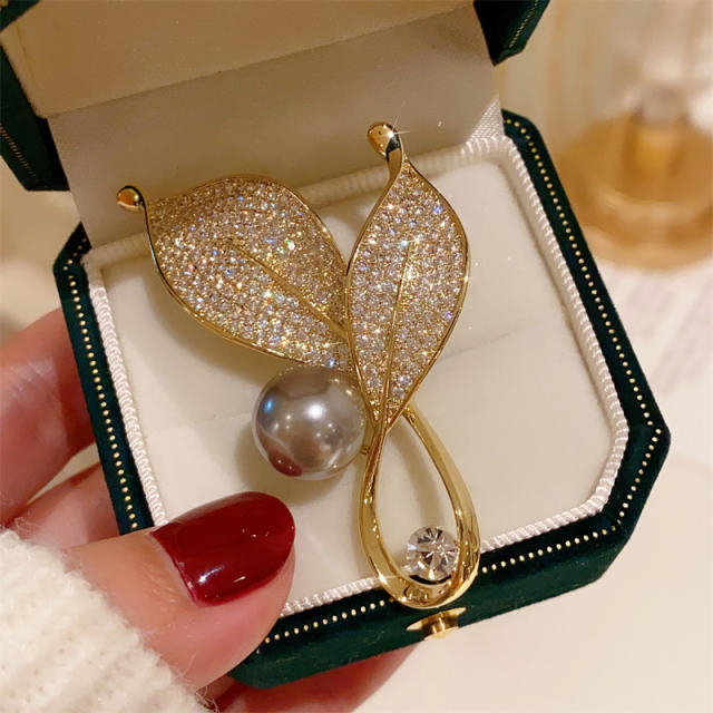 Korean fashion gray pearl diamond leaf brooch